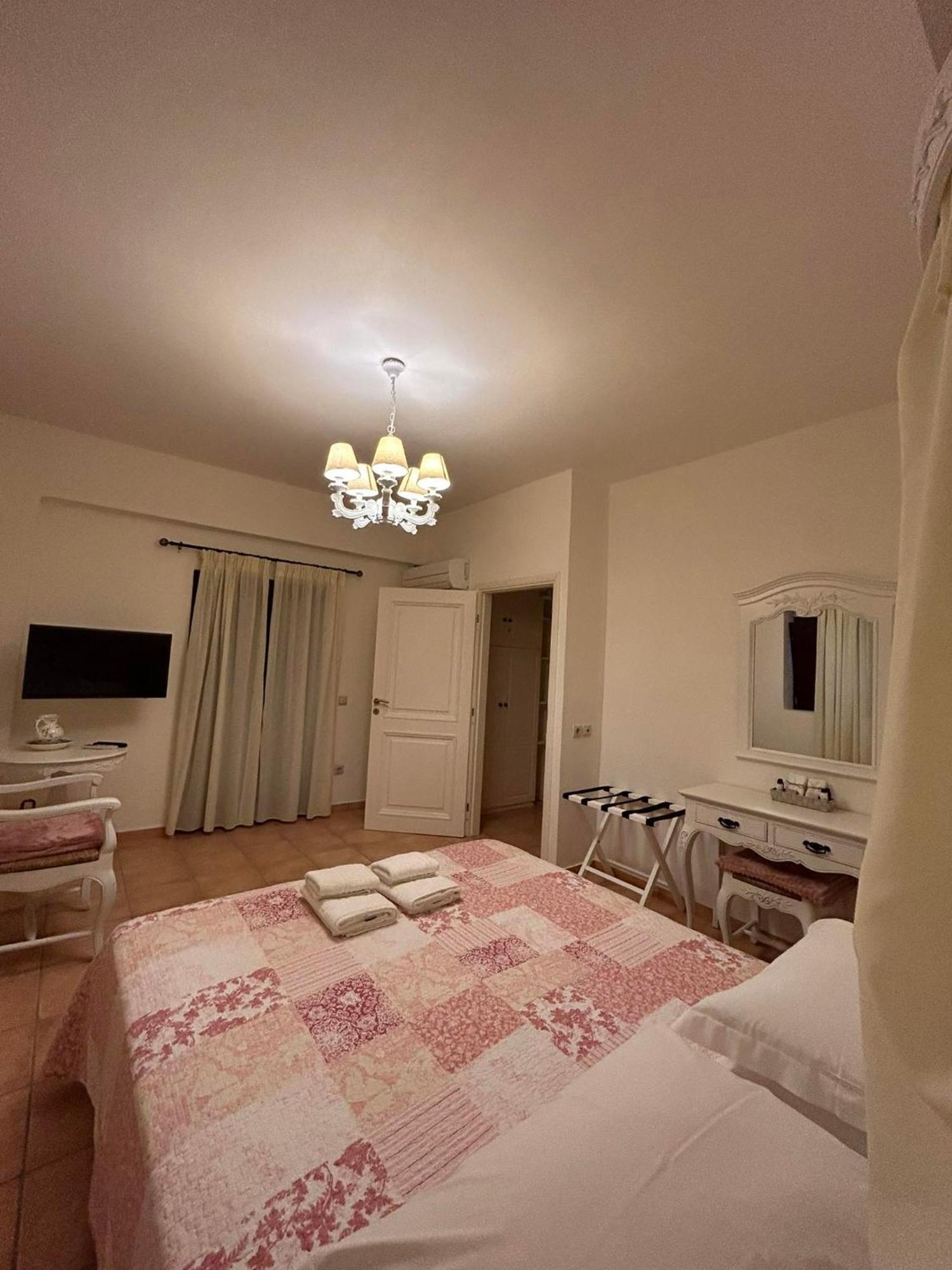 Focalion Castle Luxury Suites Pírgos Dhiroú المظهر الخارجي الصورة