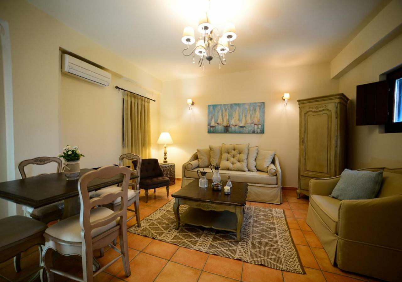 Focalion Castle Luxury Suites Pírgos Dhiroú المظهر الخارجي الصورة